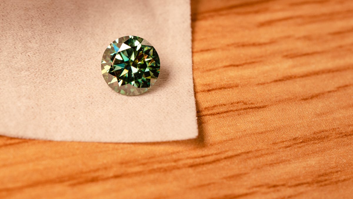 Alexandrite: The Colour-Changing Gem of Sri Lanka