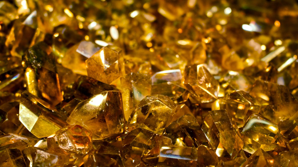 Cat's Eye Chrysoberyl: Sri Lanka's Mystical Gem