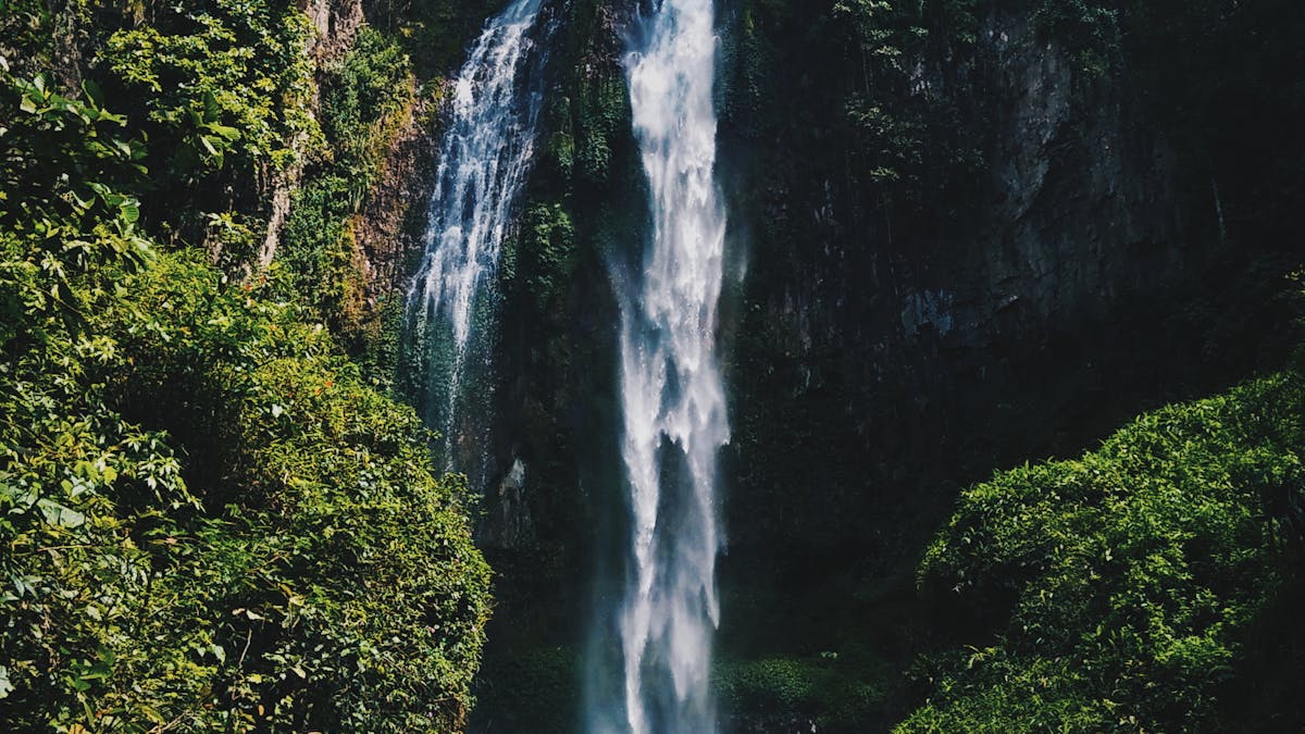 Diyaluma Falls: Sri Lanka's Second-Highest Waterfall & Infinity Pools