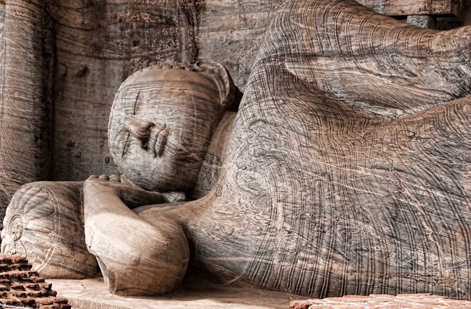 Gal Vihara: Polonnaruwa's Masterpiece in Stone