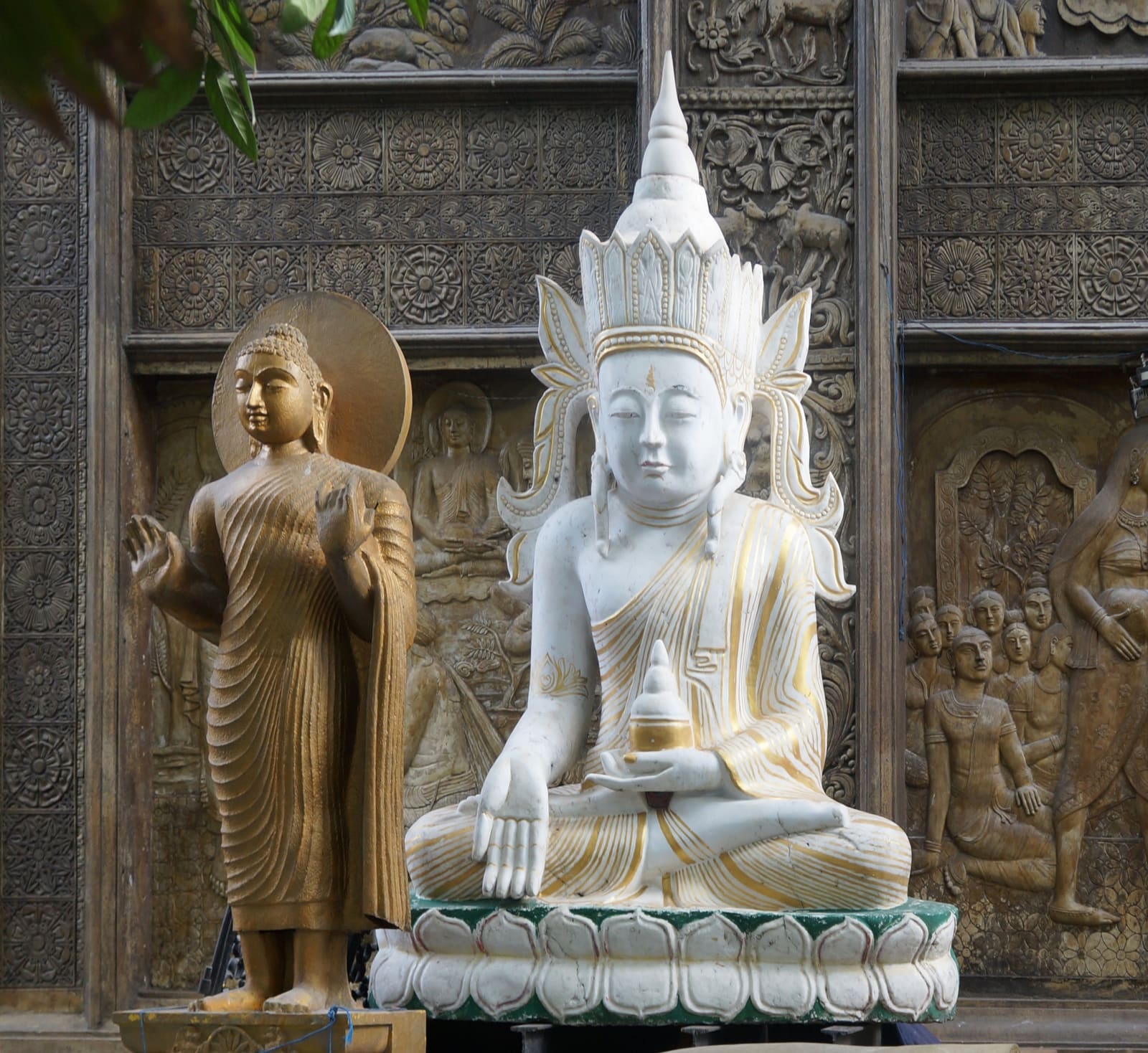 Gangaramaya Temple: Colombo's Most Eclectic Buddhist Shrine