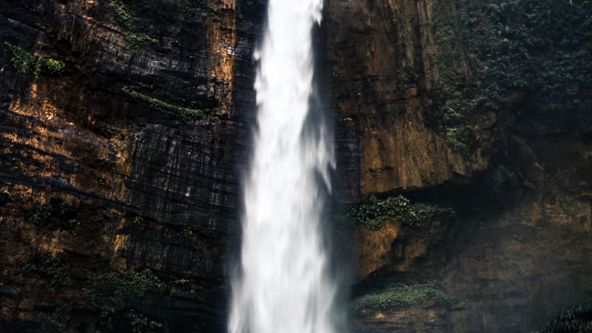 Gartmore Falls: A Tea-Estate Waterfall Near Maskeliya