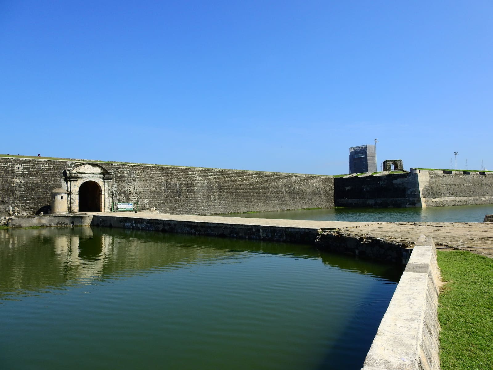 Jaffna Fort: A Dutch Stronghold on the Northern Coast