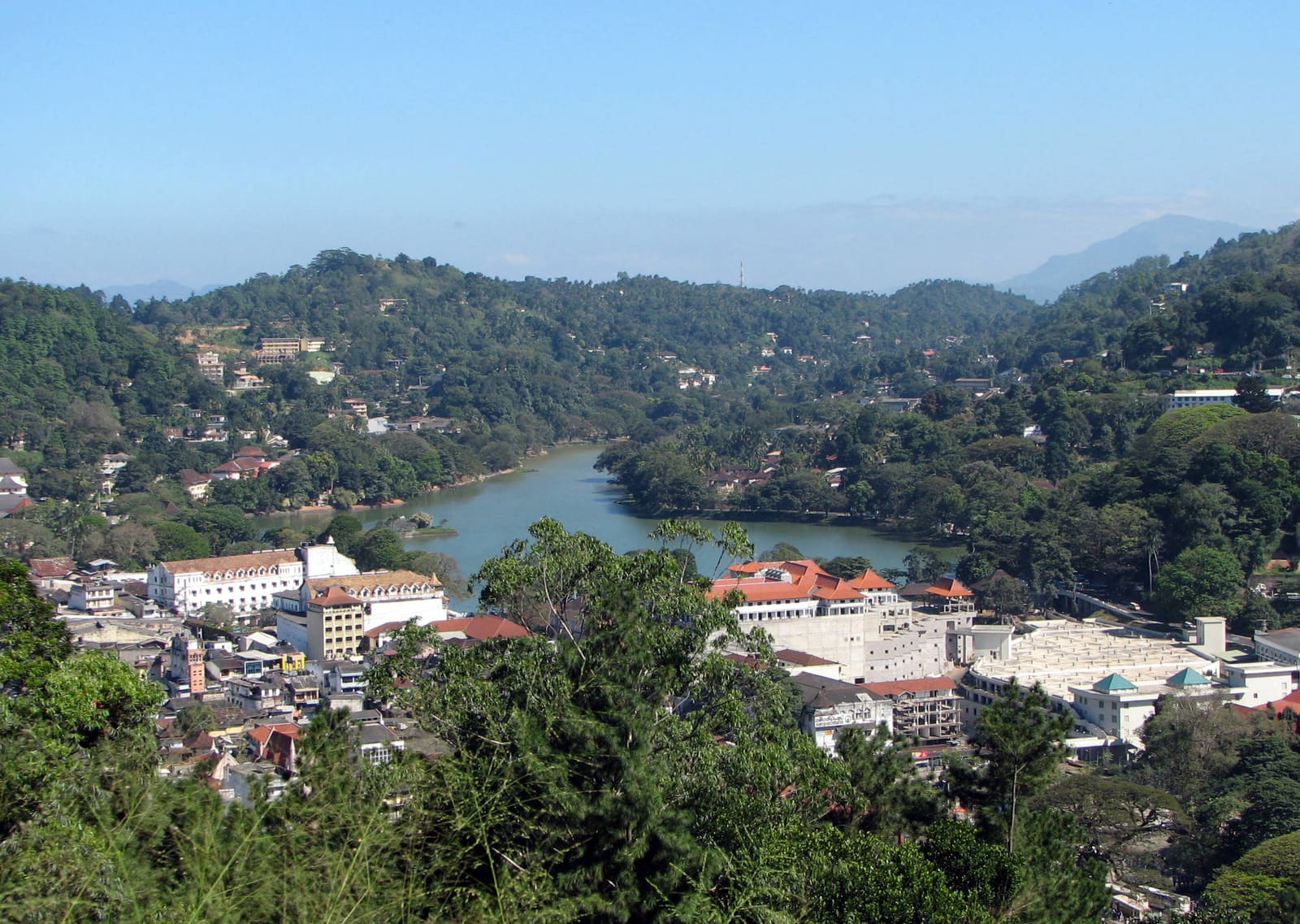 Kandy Lake: The Calm Centre of the Hill Capital