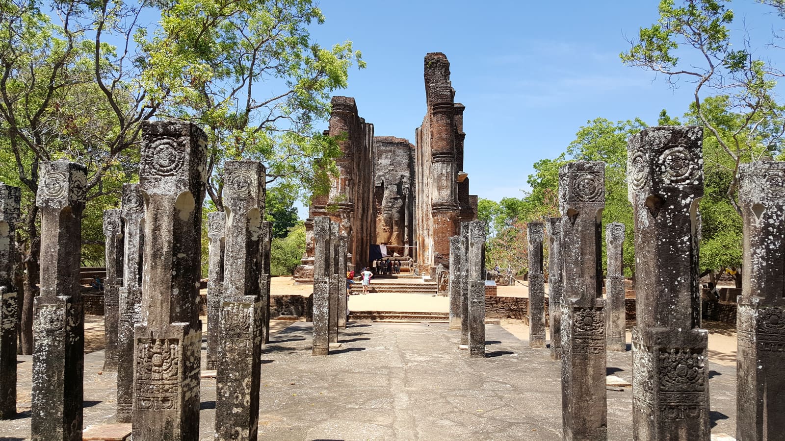 Lankatilaka Vihara: Polonnaruwa's Towering Brick Shrine
