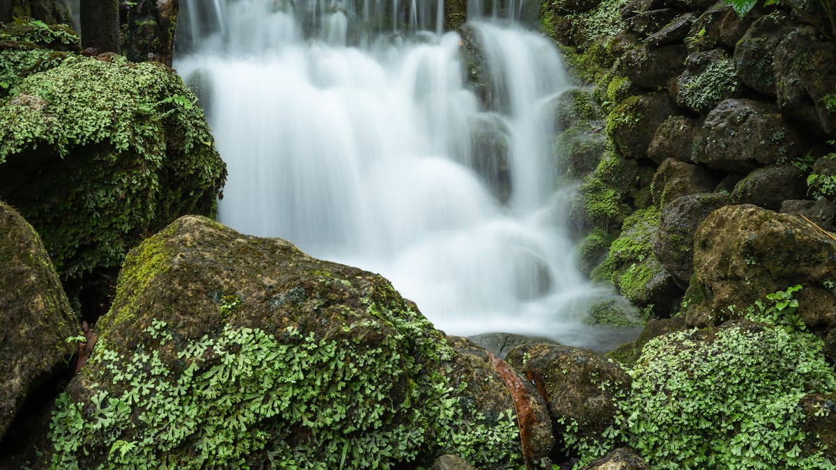 Pahanthudawa Falls: The Lamp-Shaped Pool of Belihuloya