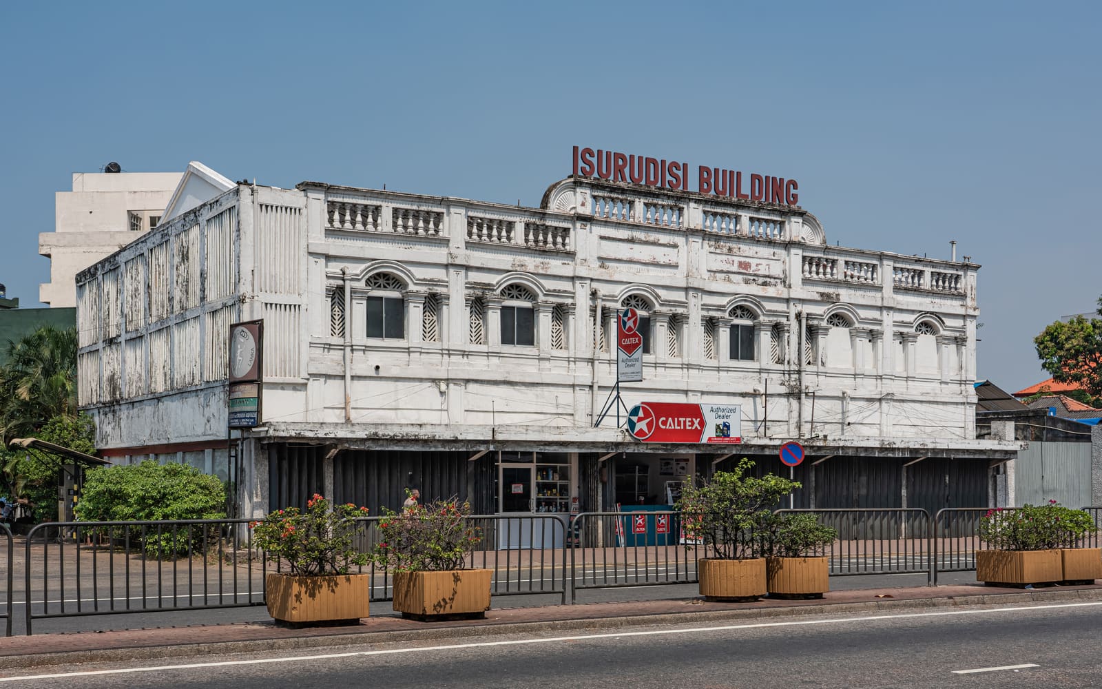 Pettah Market: Colombo's Chaotic Trading Heart