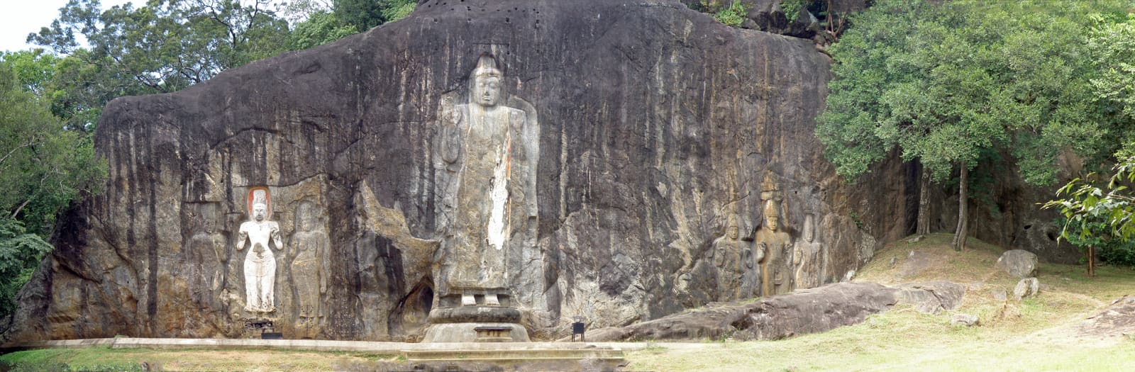 Wellawaya & Buduruwagala: Giant Rock-Carved Buddhas